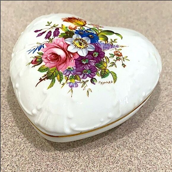 Vintage Lidded Trinket Box Aynsley Little Switzerland English Bone China Flowers - Picture 1 of 13